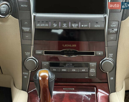 Черный Лексус ЛС, объемом двигателя 4.61 л и пробегом 138 тыс. км за 9999 $, фото 17 на Automoto.ua