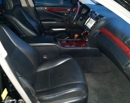 Черный Лексус ЛС, объемом двигателя 5 л и пробегом 229 тыс. км за 10500 $, фото 20 на Automoto.ua