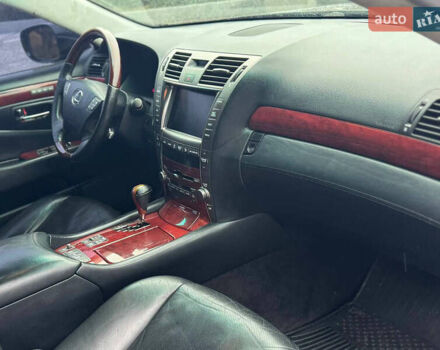 Чорний Лексус ЛС, об'ємом двигуна 0 л та пробігом 272 тис. км за 8500 $, фото 5 на Automoto.ua
