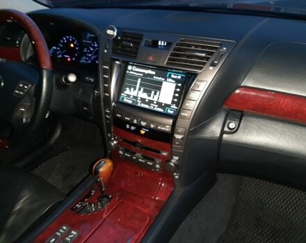 Черный Лексус ЛС, объемом двигателя 5 л и пробегом 229 тыс. км за 10500 $, фото 19 на Automoto.ua