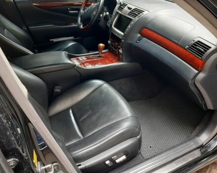 Черный Лексус ЛС, объемом двигателя 5 л и пробегом 229 тыс. км за 10500 $, фото 5 на Automoto.ua