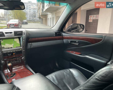Черный Лексус ЛС, объемом двигателя 4.61 л и пробегом 355 тыс. км за 9400 $, фото 13 на Automoto.ua