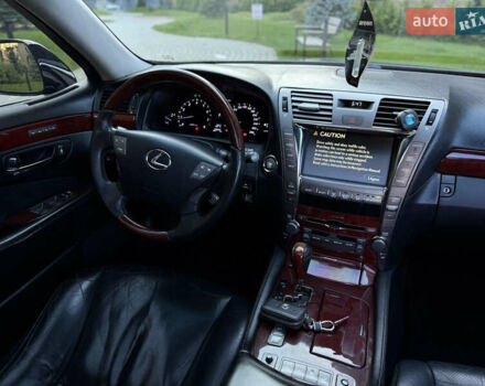 Черный Лексус ЛС, объемом двигателя 4.61 л и пробегом 300 тыс. км за 9900 $, фото 6 на Automoto.ua