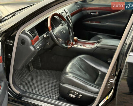 Черный Лексус ЛС, объемом двигателя 4.97 л и пробегом 222 тыс. км за 9900 $, фото 13 на Automoto.ua