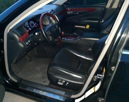 Черный Лексус ЛС, объемом двигателя 5 л и пробегом 229 тыс. км за 10500 $, фото 15 на Automoto.ua