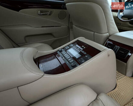 Черный Лексус ЛС, объемом двигателя 4.61 л и пробегом 138 тыс. км за 9999 $, фото 20 на Automoto.ua