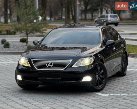 Черный Лексус ЛС, объемом двигателя 4.6 л и пробегом 192 тыс. км за 13500 $, фото 1 на Automoto.ua