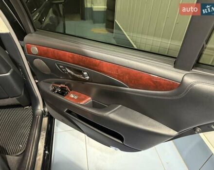 Черный Лексус ЛС, объемом двигателя 4.97 л и пробегом 347 тыс. км за 14500 $, фото 7 на Automoto.ua