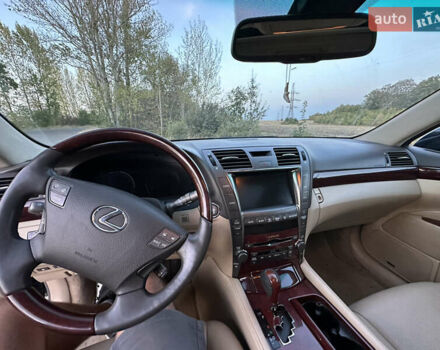 Черный Лексус ЛС, объемом двигателя 4.61 л и пробегом 190 тыс. км за 14500 $, фото 7 на Automoto.ua