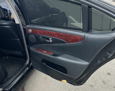 Черный Лексус ЛС, объемом двигателя 4.6 л и пробегом 230 тыс. км за 13800 $, фото 17 на Automoto.ua