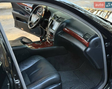 Чорний Лексус ЛС, об'ємом двигуна 4.61 л та пробігом 242 тис. км за 12600 $, фото 10 на Automoto.ua