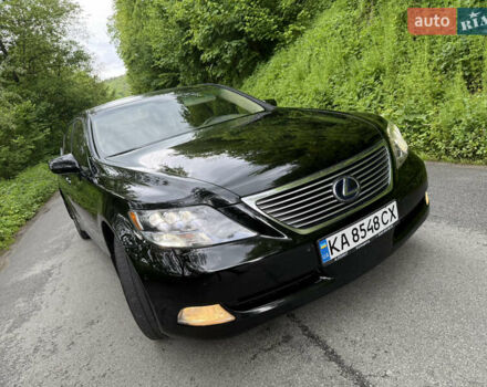 Черный Лексус ЛС, объемом двигателя 4.97 л и пробегом 220 тыс. км за 16000 $, фото 1 на Automoto.ua