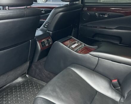 Черный Лексус ЛС, объемом двигателя 4.6 л и пробегом 230 тыс. км за 13800 $, фото 4 на Automoto.ua