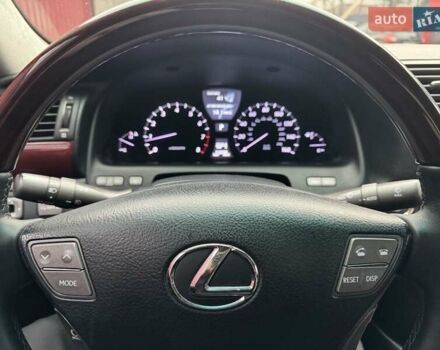 Черный Лексус ЛС, объемом двигателя 4.61 л и пробегом 181 тыс. км за 15000 $, фото 2 на Automoto.ua