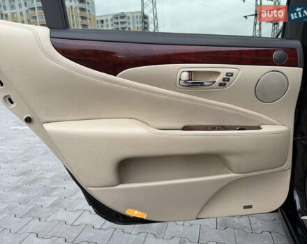 Чорний Лексус ЛС, об'ємом двигуна 4.61 л та пробігом 208 тис. км за 11350 $, фото 17 на Automoto.ua