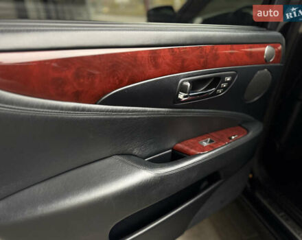 Черный Лексус ЛС, объемом двигателя 4.97 л и пробегом 189 тыс. км за 16700 $, фото 16 на Automoto.ua