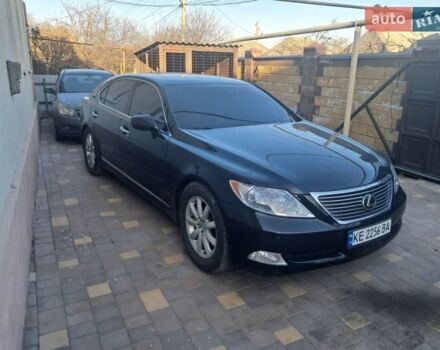 Чорний Лексус ЛС, об'ємом двигуна 4.61 л та пробігом 220 тис. км за 16000 $, фото 1 на Automoto.ua