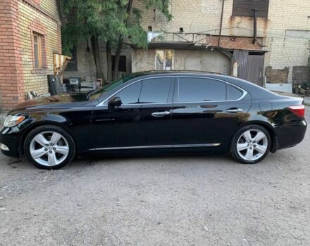 Черный Лексус ЛС, объемом двигателя 4.6 л и пробегом 176 тыс. км за 8500 $, фото 1 на Automoto.ua