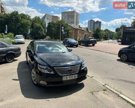 Черный Лексус ЛС, объемом двигателя 4.97 л и пробегом 300 тыс. км за 12000 $, фото 1 на Automoto.ua