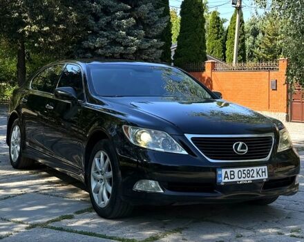 Черный Лексус ЛС, объемом двигателя 4.6 л и пробегом 300 тыс. км за 12000 $, фото 1 на Automoto.ua