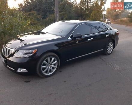 Черный Лексус ЛС, объемом двигателя 4.97 л и пробегом 229 тыс. км за 10800 $, фото 1 на Automoto.ua