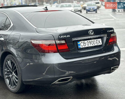 Серый Лексус ЛС, объемом двигателя 4.6 л и пробегом 323 тыс. км за 10400 $, фото 5 на Automoto.ua