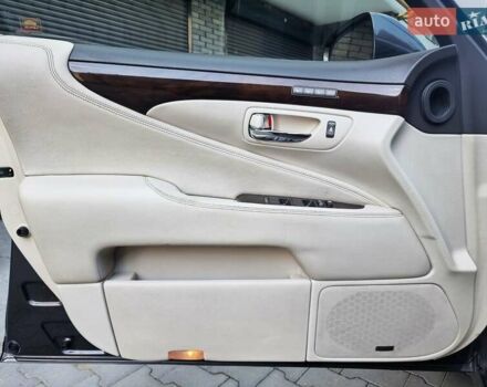 Серый Лексус ЛС, объемом двигателя 4.97 л и пробегом 237 тыс. км за 16999 $, фото 22 на Automoto.ua