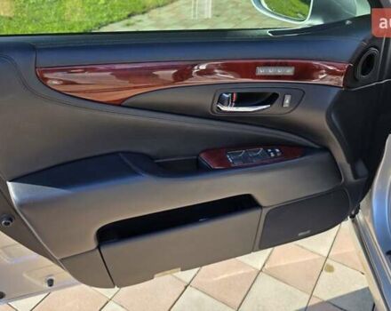 Серый Лексус ЛС, объемом двигателя 5 л и пробегом 280 тыс. км за 17999 $, фото 3 на Automoto.ua