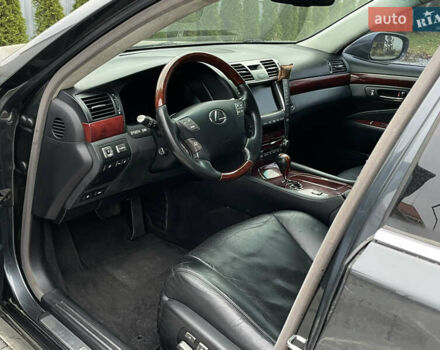 Серый Лексус ЛС, объемом двигателя 4.6 л и пробегом 195 тыс. км за 9950 $, фото 24 на Automoto.ua