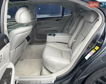 Серый Лексус ЛС, объемом двигателя 4.6 л и пробегом 323 тыс. км за 10400 $, фото 14 на Automoto.ua