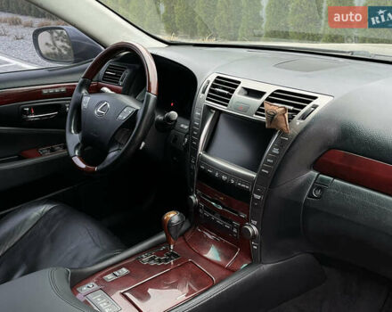 Серый Лексус ЛС, объемом двигателя 4.6 л и пробегом 195 тыс. км за 9950 $, фото 20 на Automoto.ua