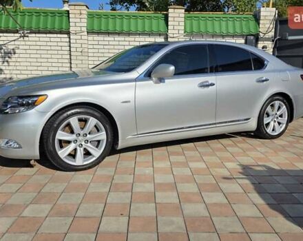 Серый Лексус ЛС, объемом двигателя 5 л и пробегом 280 тыс. км за 17999 $, фото 1 на Automoto.ua