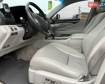 Серый Лексус ЛС, объемом двигателя 4.61 л и пробегом 216 тыс. км за 12800 $, фото 40 на Automoto.ua