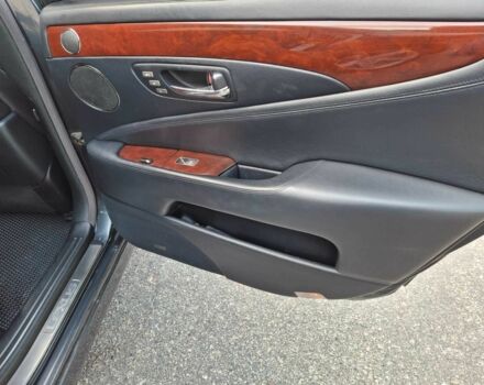 Серый Лексус ЛС, объемом двигателя 5 л и пробегом 340 тыс. км за 14500 $, фото 3 на Automoto.ua