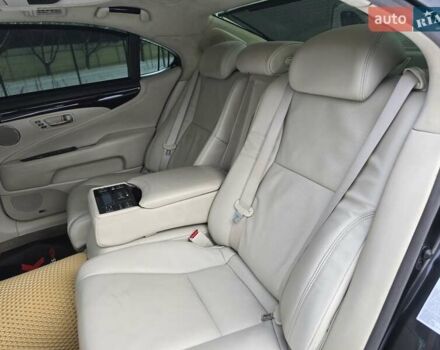 Сірий Лексус ЛС, об'ємом двигуна 5 л та пробігом 237 тис. км за 15499 $, фото 90 на Automoto.ua