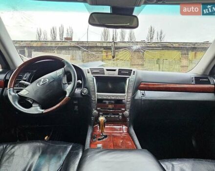 Серый Лексус ЛС, объемом двигателя 4.61 л и пробегом 180 тыс. км за 5000 $, фото 22 на Automoto.ua