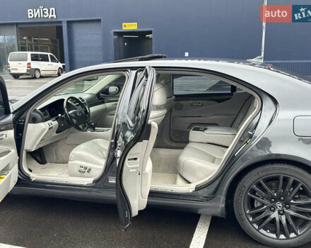 Серый Лексус ЛС, объемом двигателя 4.6 л и пробегом 323 тыс. км за 10400 $, фото 8 на Automoto.ua