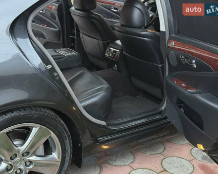 Сірий Лексус ЛС, об'ємом двигуна 4.6 л та пробігом 116 тис. км за 14999 $, фото 30 на Automoto.ua