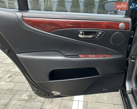 Серый Лексус ЛС, объемом двигателя 4.6 л и пробегом 195 тыс. км за 9950 $, фото 37 на Automoto.ua