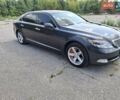 Серый Лексус ЛС, объемом двигателя 5 л и пробегом 380 тыс. км за 13900 $, фото 1 на Automoto.ua