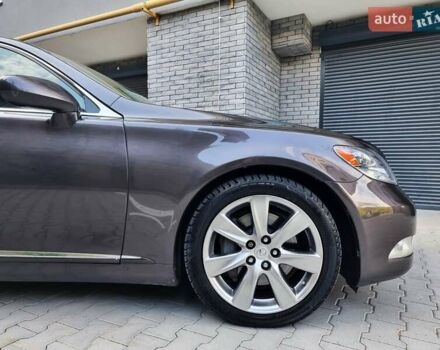 Серый Лексус ЛС, объемом двигателя 4.97 л и пробегом 237 тыс. км за 16999 $, фото 90 на Automoto.ua