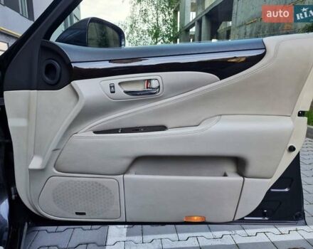 Серый Лексус ЛС, объемом двигателя 4.97 л и пробегом 237 тыс. км за 16999 $, фото 68 на Automoto.ua