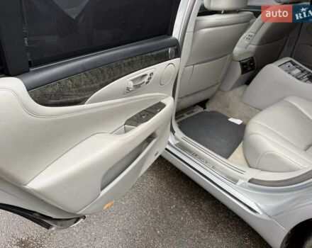 Серый Лексус ЛС, объемом двигателя 4.61 л и пробегом 216 тыс. км за 12800 $, фото 43 на Automoto.ua