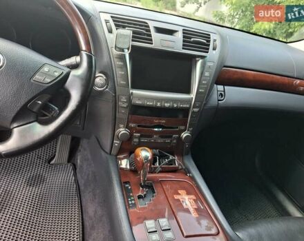 Серый Лексус ЛС, объемом двигателя 5 л и пробегом 380 тыс. км за 13900 $, фото 25 на Automoto.ua