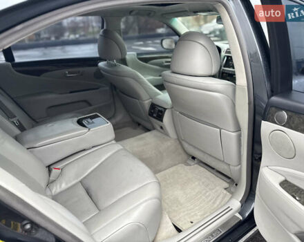 Серый Лексус ЛС, объемом двигателя 4.6 л и пробегом 323 тыс. км за 10400 $, фото 20 на Automoto.ua