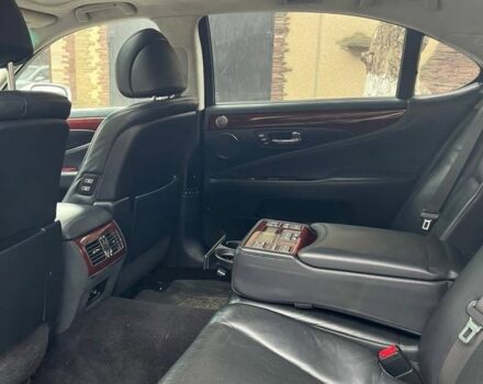 Серый Лексус ЛС, объемом двигателя 4.6 л и пробегом 241 тыс. км за 11088 $, фото 6 на Automoto.ua