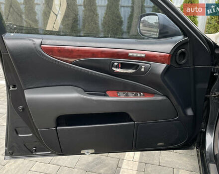 Серый Лексус ЛС, объемом двигателя 4.6 л и пробегом 195 тыс. км за 9950 $, фото 41 на Automoto.ua