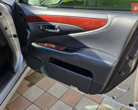 Серый Лексус ЛС, объемом двигателя 5 л и пробегом 280 тыс. км за 17999 $, фото 11 на Automoto.ua