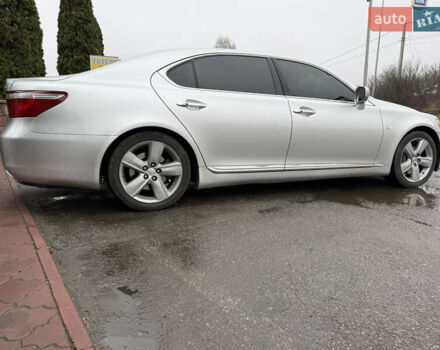 Серый Лексус ЛС, объемом двигателя 4.61 л и пробегом 216 тыс. км за 12800 $, фото 20 на Automoto.ua