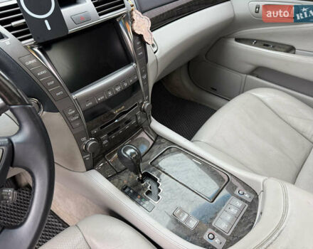 Серый Лексус ЛС, объемом двигателя 4.61 л и пробегом 216 тыс. км за 12800 $, фото 37 на Automoto.ua